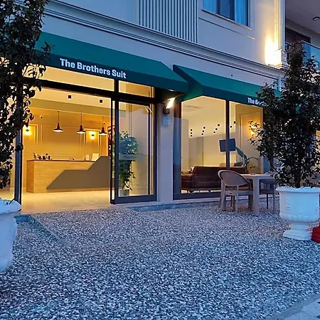 Hotel The Brothers 2*