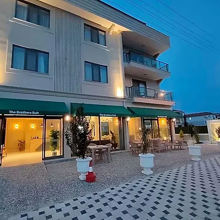 Hotel The Brothers 2*